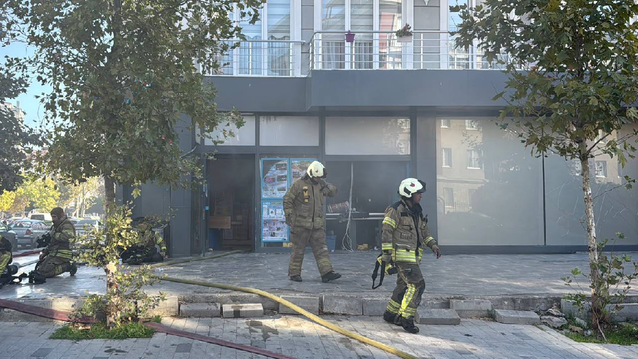 İstanbul'da market deposunda yangın söndürüldü