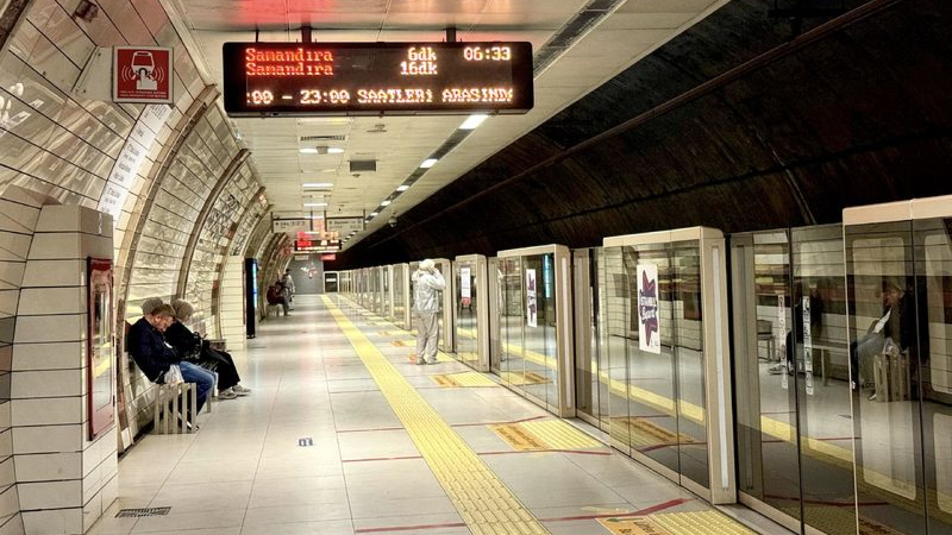 İstanbul'da metro seferlerinde aksama yaşandı