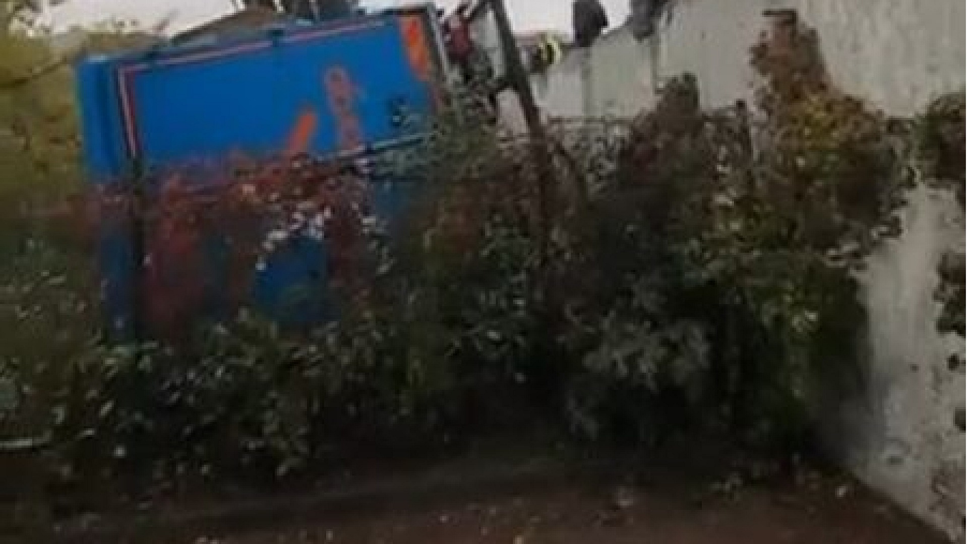 İstanbul'da TIR karşı şeride geçti: Yaralılar kaldırıldı