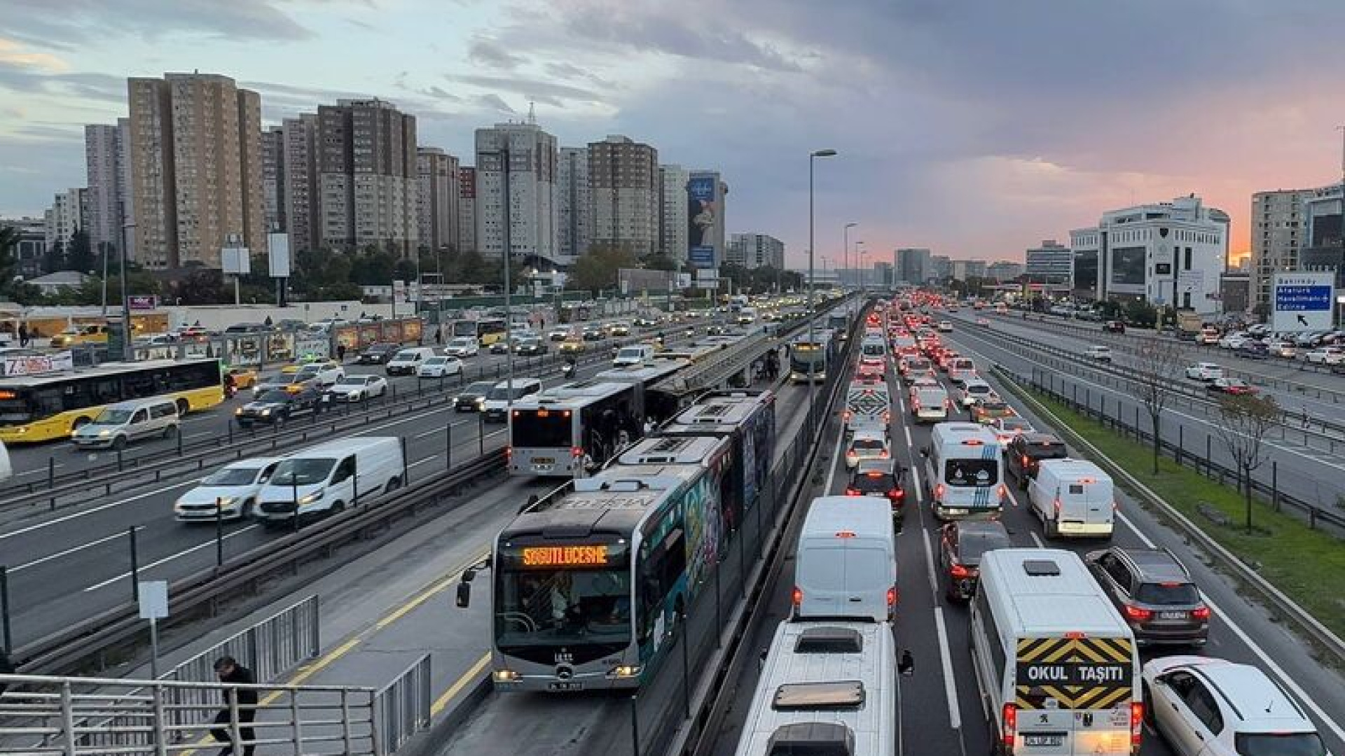İstanbul'da trafik yoğunluğu yüzde 83'e ulaştı