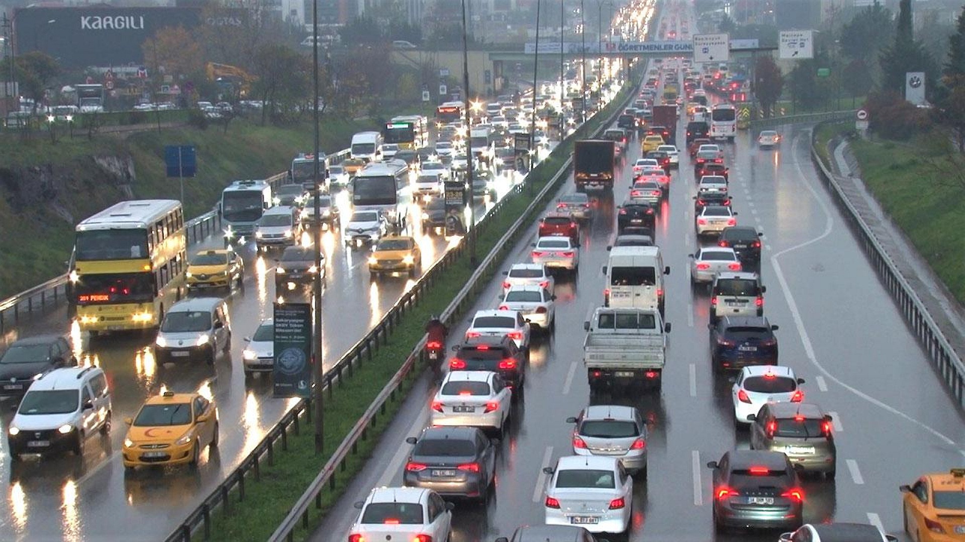 İstanbul'da trafik yoğunluğu yüzde 87'ye ulaştı