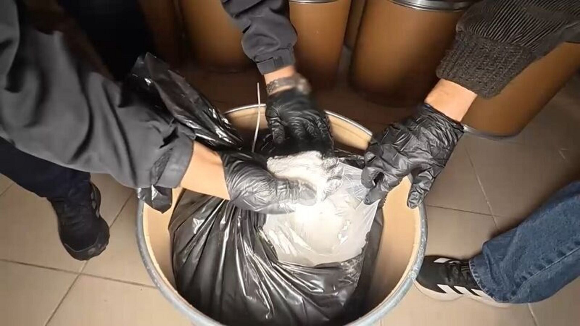 İstanbul'da uyuşturucu ve patlayıcı madde operasyonu
