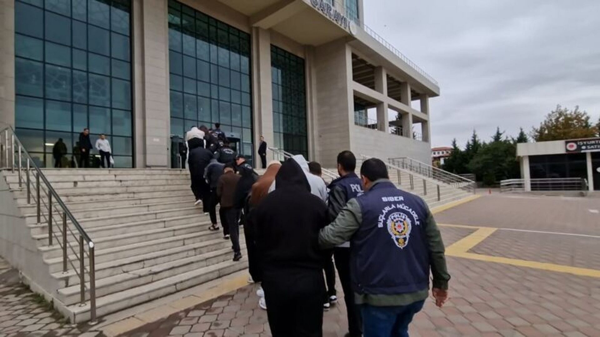 İstanbul'da yasa dışı bahis operasyonu: 24 kişi gözaltı