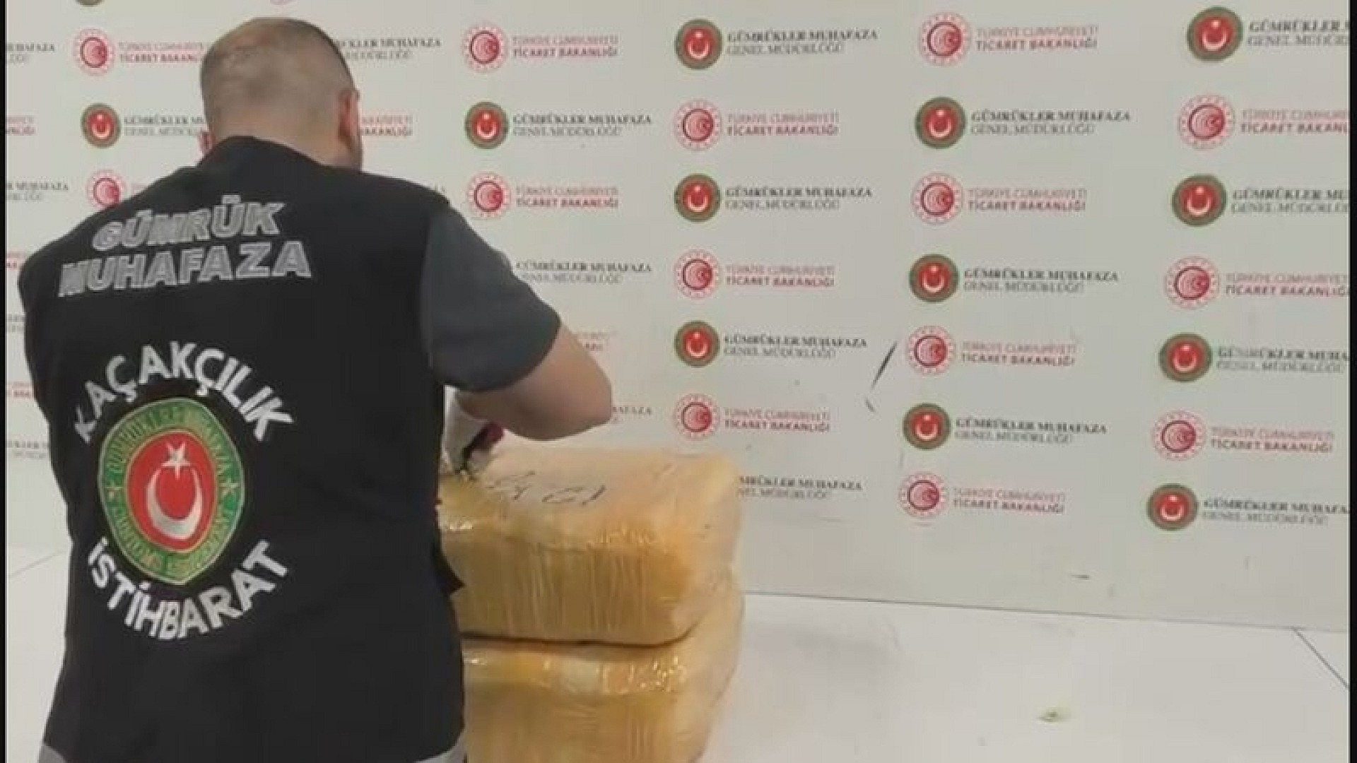 İstanbul Havalimanı'nda 25 kilogram esrar ele geçirildi