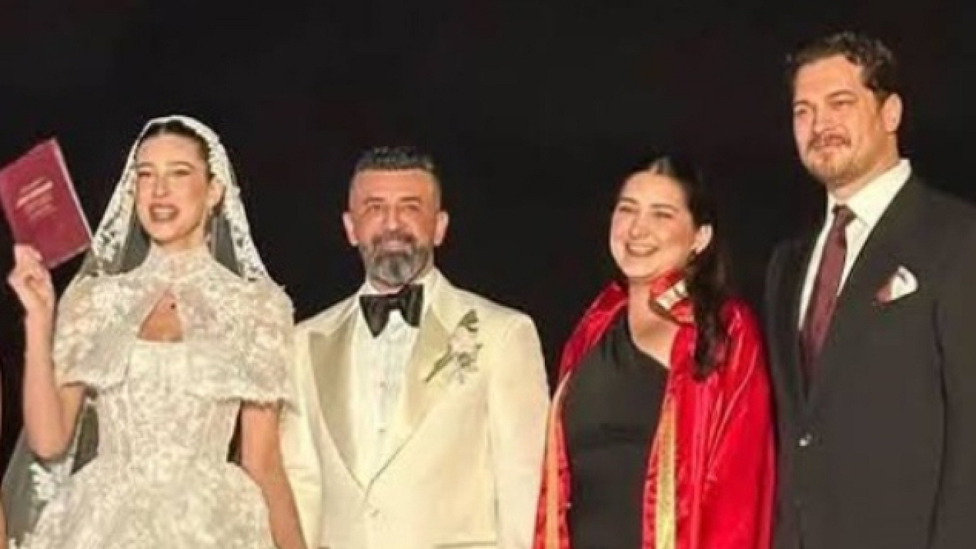 Itır Esen ve Engin Aykanat Paris'te evlendi