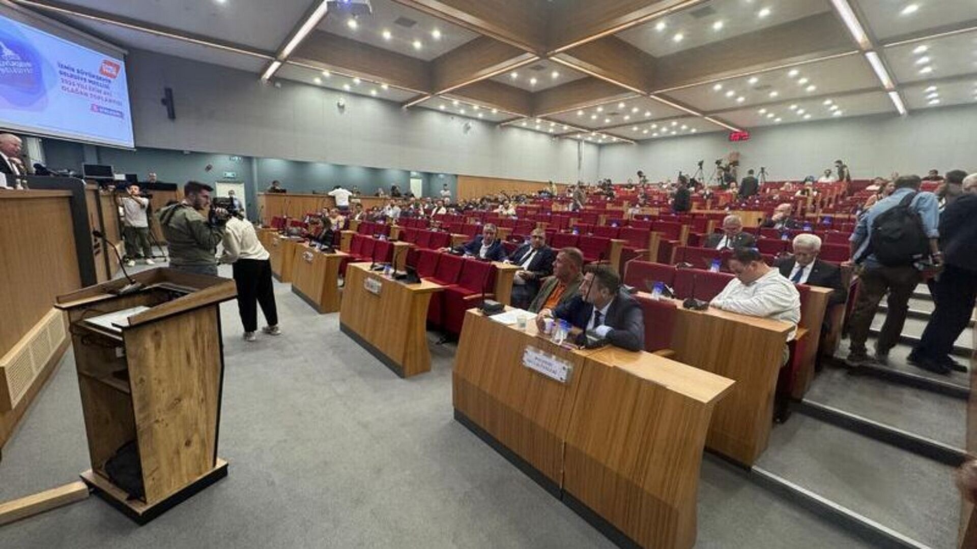 İzmir Büyükşehir Belediye Meclisi toplantısı yapıldı