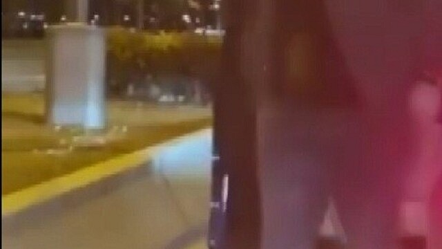 İzmir'de bebekli ailenin aracını kesen kişiler tehdit etti