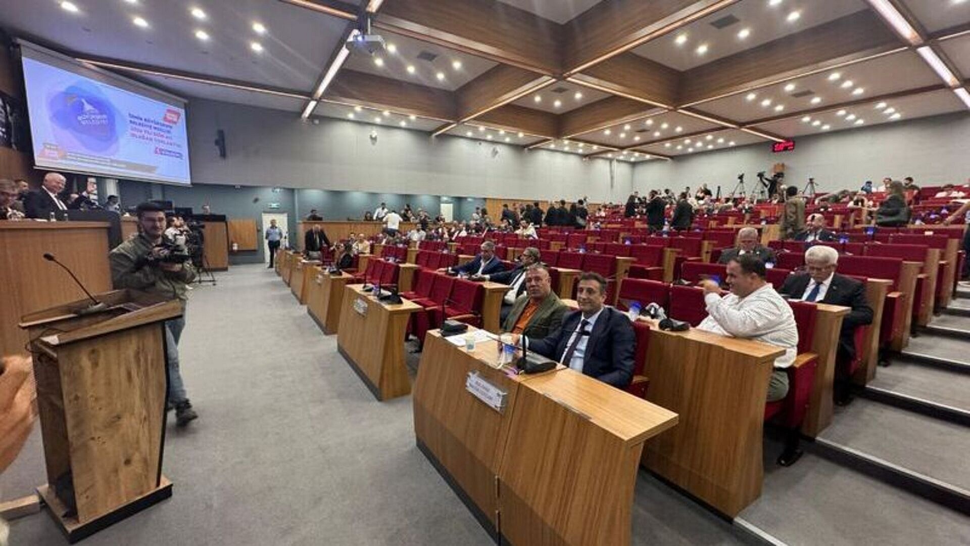 İzmir'de Büyükşehir Belediye Meclisi toplantısı yapıldı