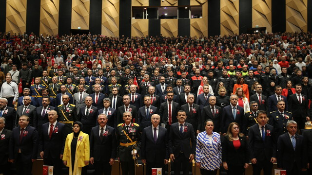 İzmir'de Cumhuriyet Bayramı coşkuyla kutlandı