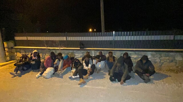 İzmir'de düzenlenen operasyonda 16 düzensiz göçmen yakalandı