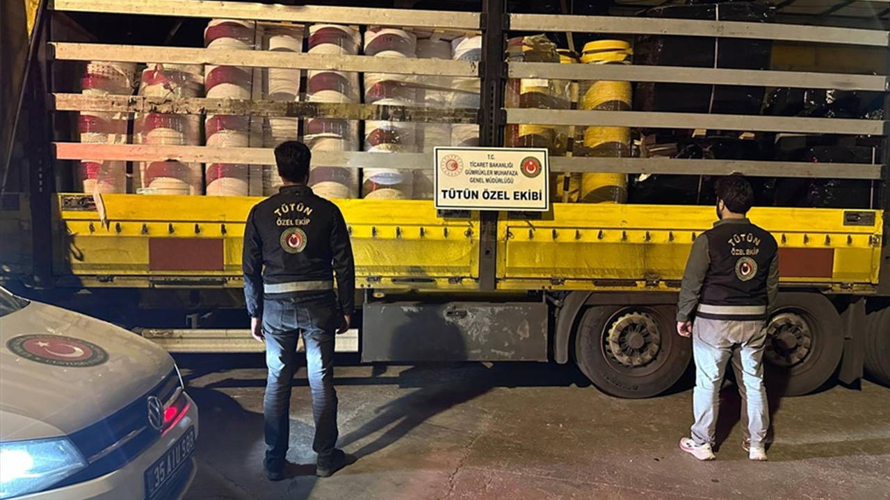 İzmir'de kaçak sigara fabrikasına operasyon yapıldı