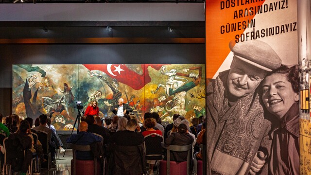 İzmir'de Nâzım Hikmet akşamı etkinliği büyük ilgi gördü
