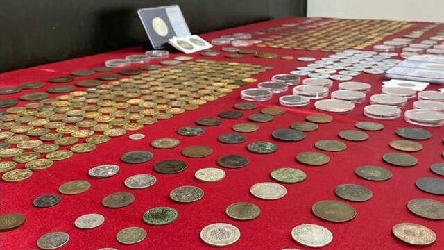 İzmir'de tarihi eser operasyonunda 672 sikke bulundu