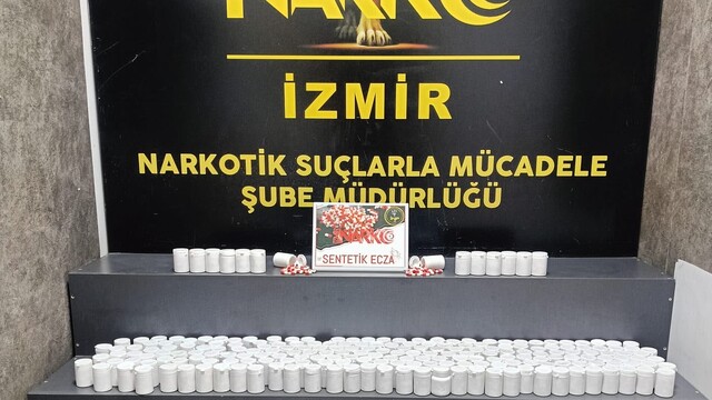 İzmir'de 17 bin 528 uyuşturucu hap ele geçirildi