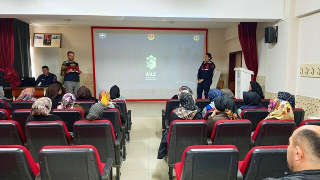 Jandarma İhsaniye'de bağımlılıkla mücadele eğitimi düzenledi