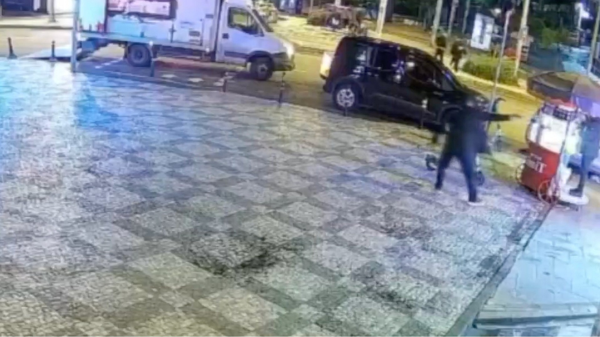 Kadıköy'deki döviz bürosuna saldırının şüphelisi oğlu