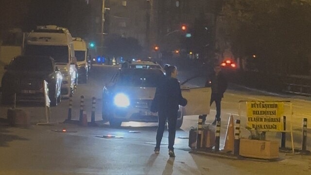 Kadın sürücü, motosikletliye saldırdı; olay emniyette bitti