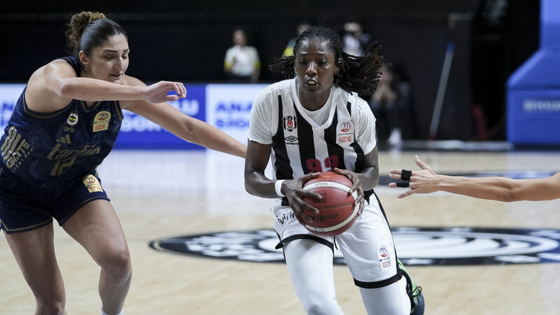 Kadınlar derbisinde Beşiktaş, Fenerbahçe'yi 81-69 yendi