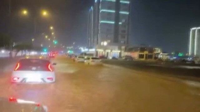 Kahramanmaraş'ta sağanak yağış yolları su altında bıraktı
