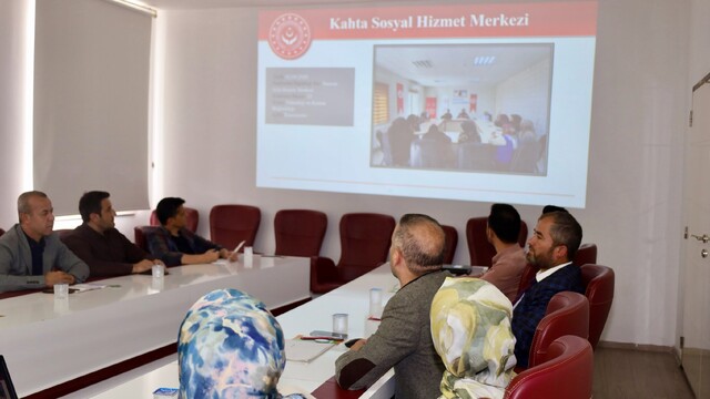 Kahta ilçesinde bağımlılıkla mücadele toplantısı yapıldı