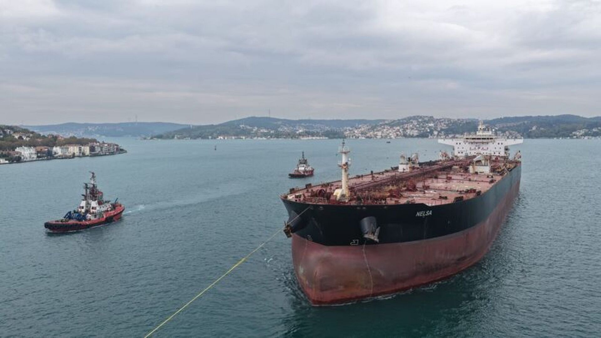 Kamerun bayraklı Nelsa tankeri İstanbul Boğazı'ndan geçti
