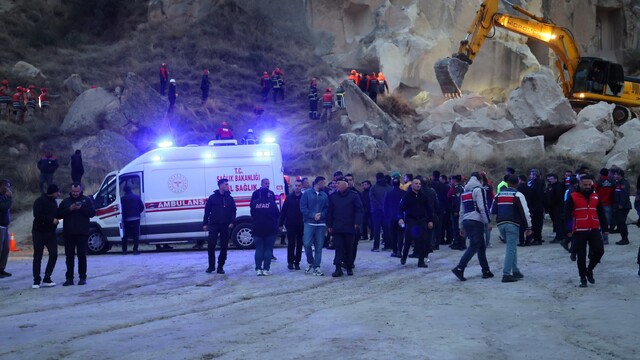 Kapadokya'da çöken peribacasının altında 1 ceset bulundu
