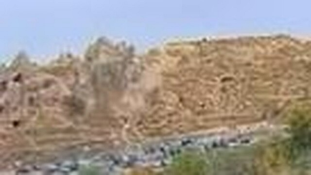 Kapadokya'da peribacasından kopan kayalar 3 can aldı