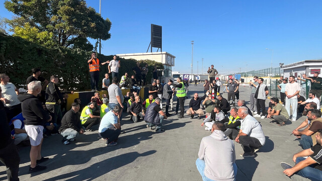 Kapıkule Sınır Kapısı'nda TIR sürücüleri 5 saat eylem yaptı