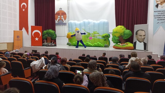 Kaptan Pengu ve arkadaşları, çocuklarla Havza'da buluştu