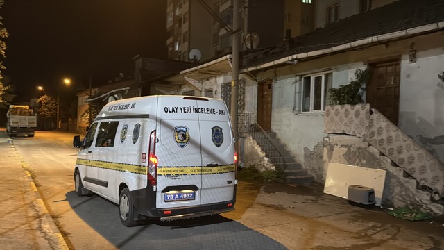 Karabük'te bıçakla yaralanan kişi hastaneye kaldırıldı