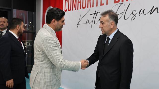 Karabük'te Cumhuriyet Bayramı fener alayı düzenlendi
