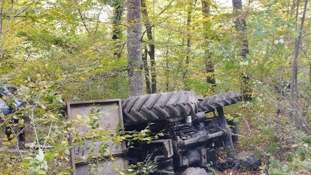 Karabük'te devrilen traktörün altında sürücü öldü