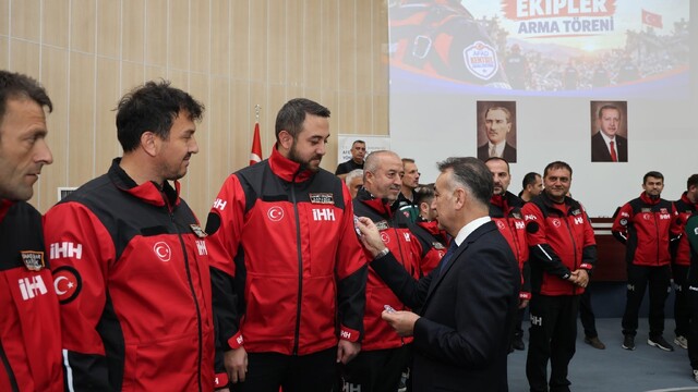 Karabük'te İHH ve Nezir Derneği ekipleri belgelerini aldı
