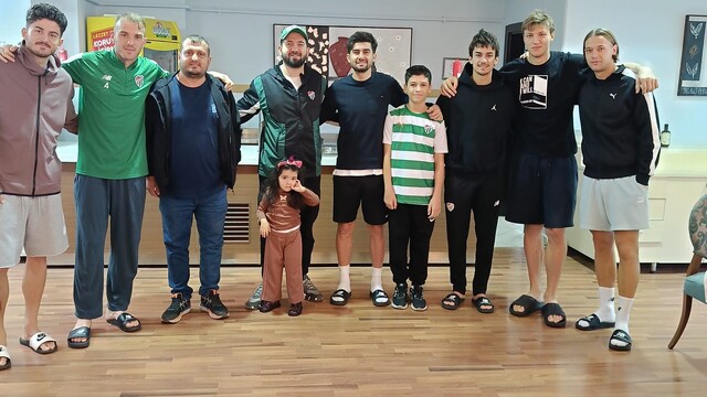 Karacabeyli taraftardan Bursaspor kaptanına karpuz sürprizi