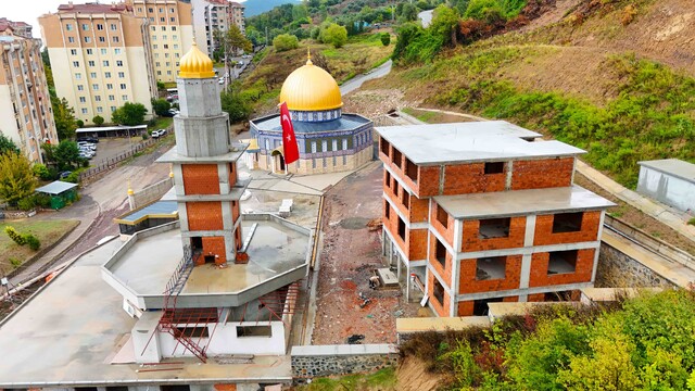 Karamürsel'deki Aksa Camii için malzeme desteği sağlandı