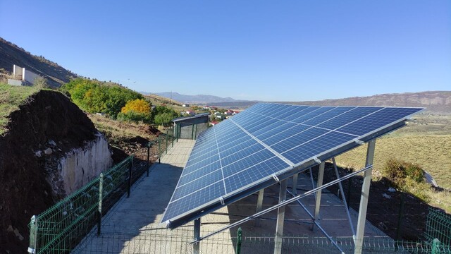 Karlıova'da Kıraçtepe köyünde güneş enerji sistemi kuruldu