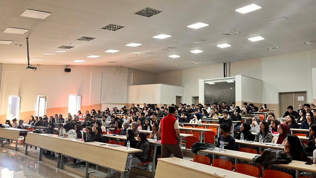 Kars'ta 1.985 üniversite öğrencisine güvenlik semineri