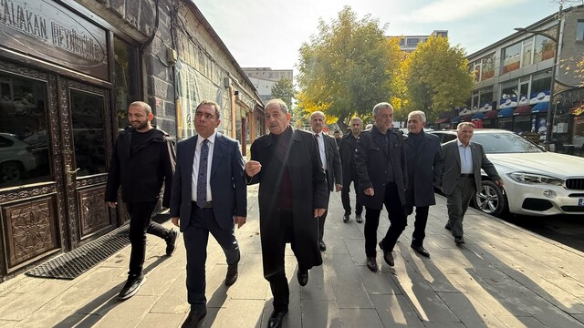 Kars'ta esnafa kaldırımlar hakkında bilgilendirme yapıldı
