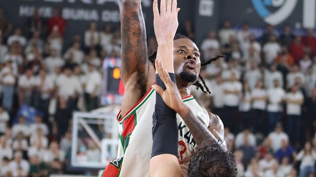 Karşıyaka, Fenerbahçe'ye iç sahada yenildi
