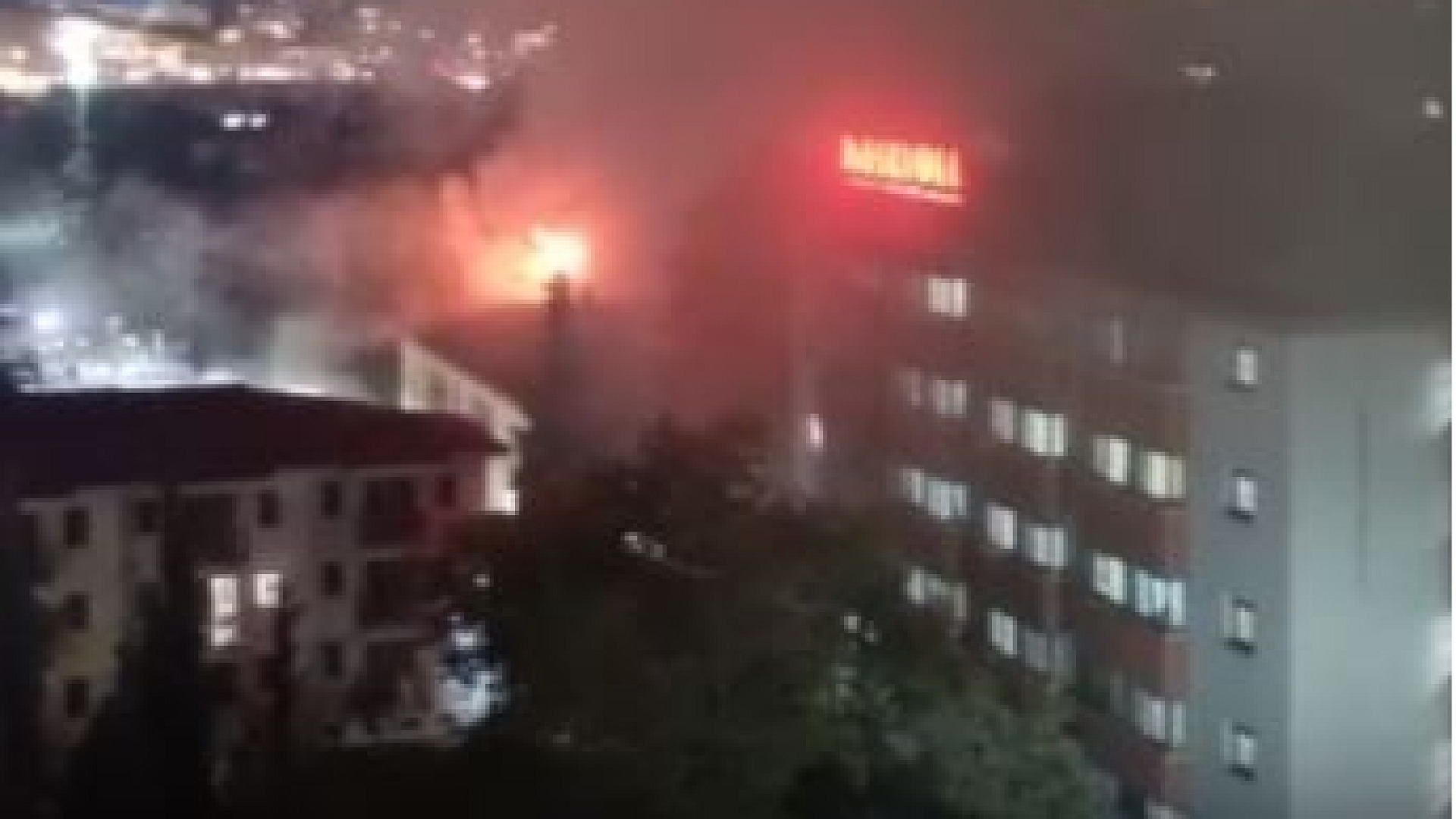 Kartal'daki hastanenin çatısında yangın çıktı, söndürüldü