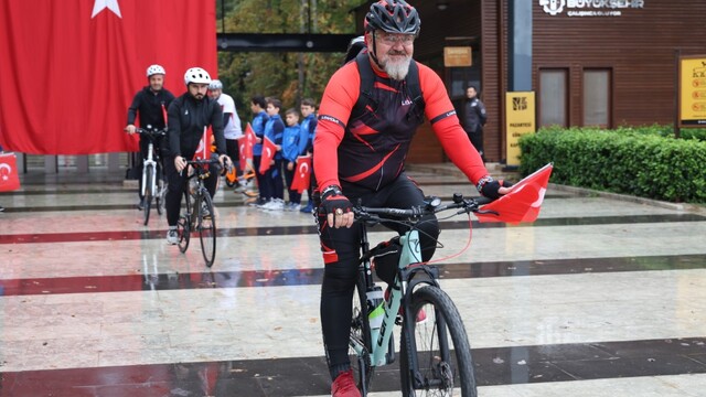 Kartepe zirvesine Türk bayrağını farklı sporcular taşıdı