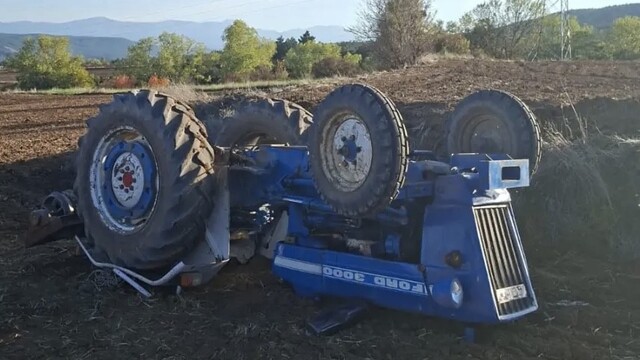 Kastamonu'da devrilen traktörün sürücüsü yaralandı