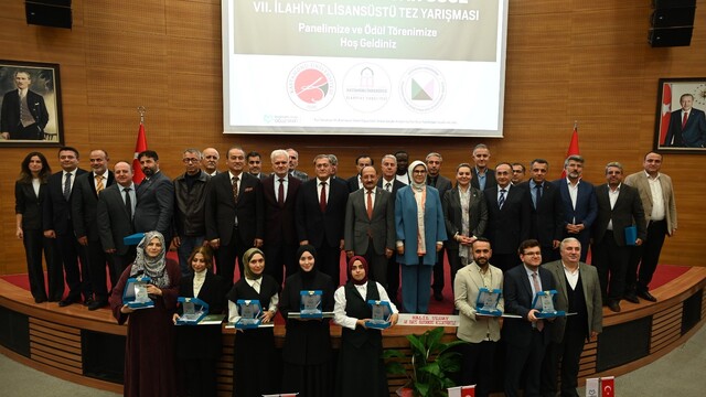 Kastamonu'da İlahiyat Tez Yarışması ödülleri verildi