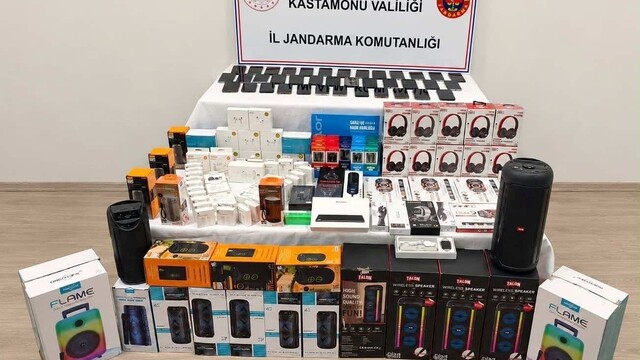 Kastamonu'da jandarma kaçak elektronik ürünleri ele geçirdi
