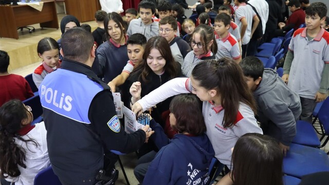 Kastamonu'da polis ekipleri 1.140 öğrenciye eğitim verdi
