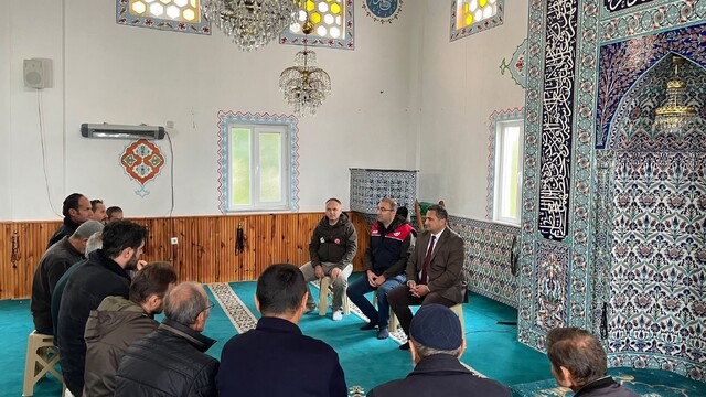 Kaynaşlı'da üreticilere tarımsal destekler verildi