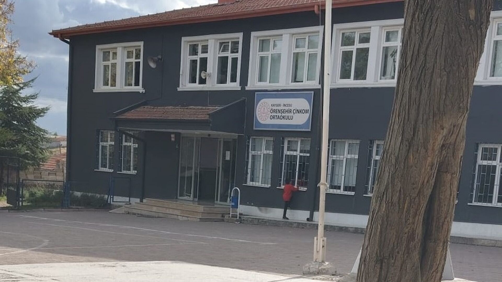 Kayseri'de 12 öğrenci gıda zehirlenmesiyle hastaneye kaldırıldı
