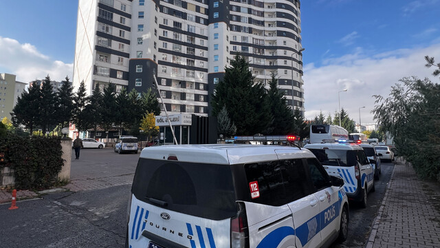 Kayseri'de dini nikah kıyan çift bıçakla yaralandı