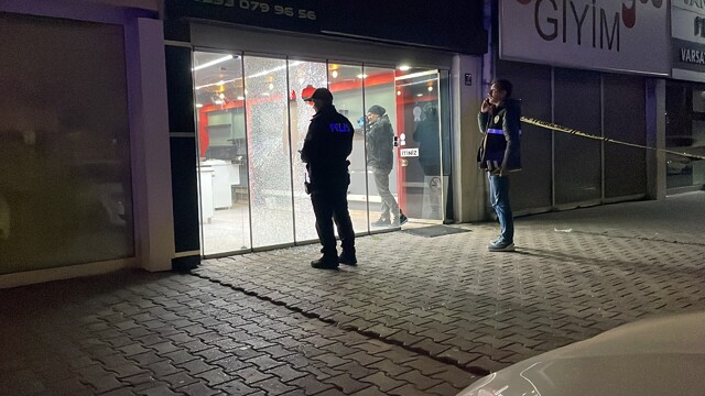 Kayseri'de iş yeri kurşunlandı, zanlılar aranıyor