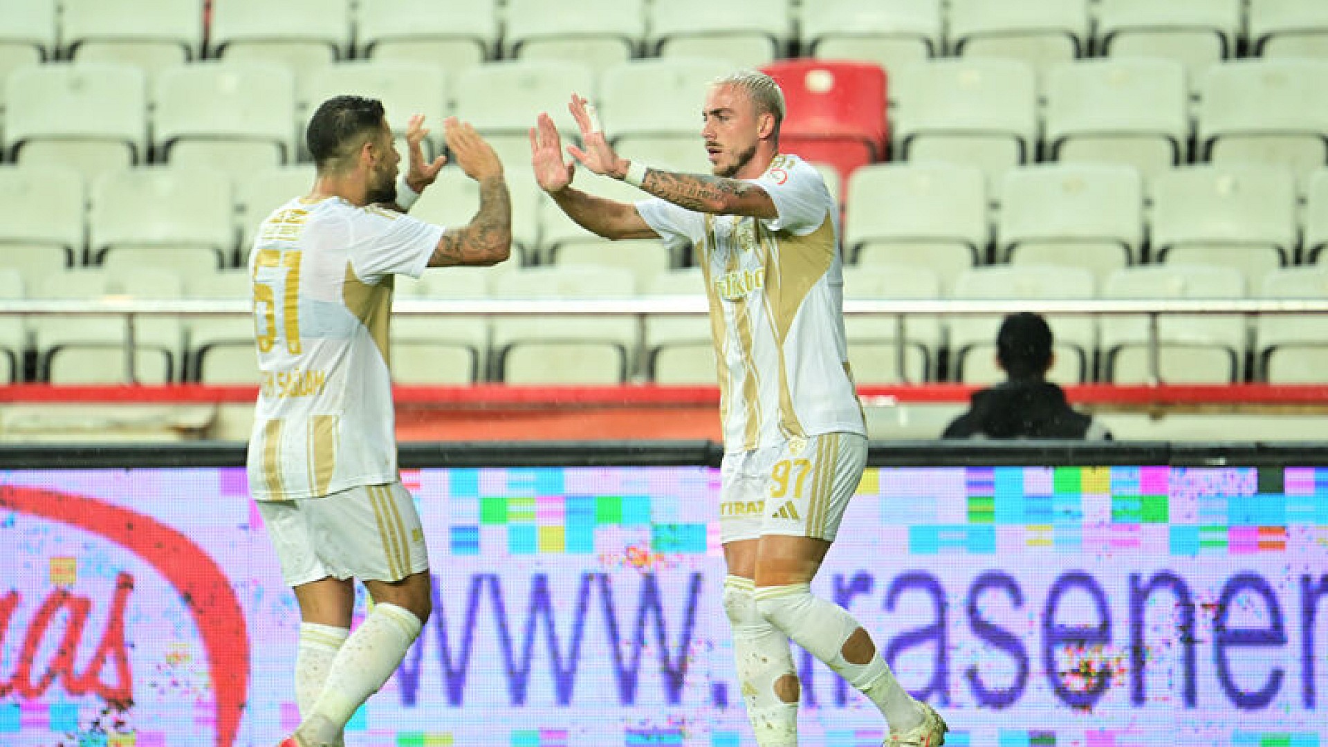 Kayserispor, Antalyaspor'u 4-0 mağlup etti